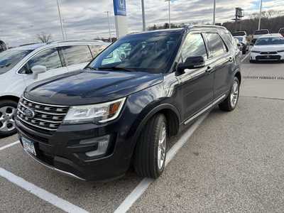 2017 Ford Explorer, $12999. Photo 2