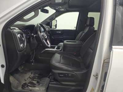 2022 GMC 3500 Crew Cab, $57999. Photo 3