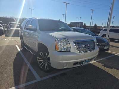 2013 GMC Yukon, $12999. Photo 2