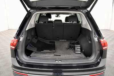 2022 Volkswagen Tiguan, $20999. Photo 7