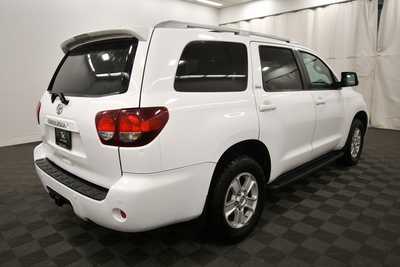 2018 Toyota Sequoia, $17999. Photo 7