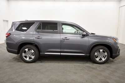 2025 Honda Pilot, $47050. Photo 8