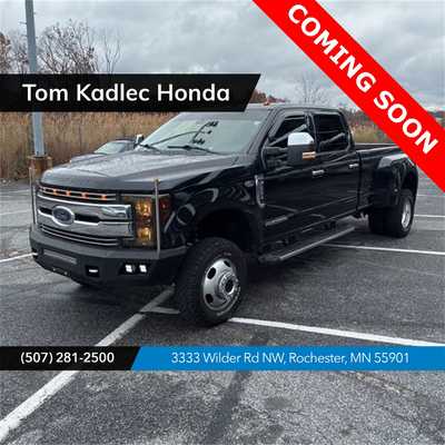 2017 Ford F350 Crew Cab, $50999. Photo 1