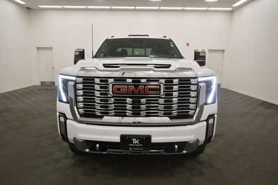 2024 GMC 2500 Crew Cab, $70781. Photo 11