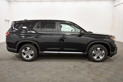 2025 Honda Pilot, $44269. Photo 8