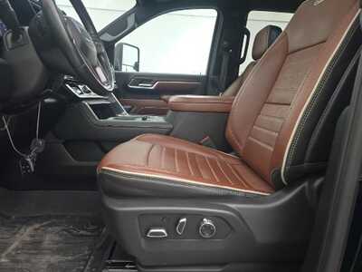 2024 GMC 2500 Crew Cab, $74784. Photo 3