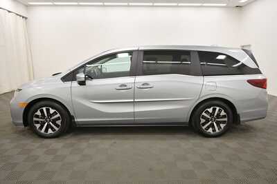 2025 Honda Odyssey, $38999. Photo 4