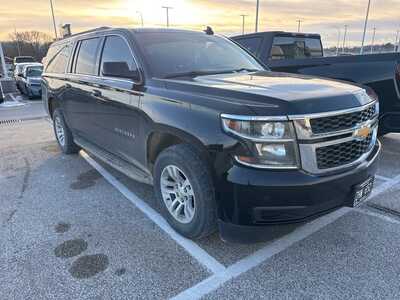 2016 Chevrolet Suburban, $13499. Photo 2