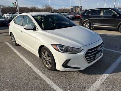 2017 Hyundai Elantra, $12499. Photo 2