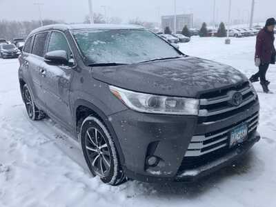 2017 Toyota Highlander, $19999. Photo 2