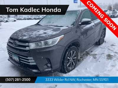 2017 Toyota Highlander, $19999. Photo 1