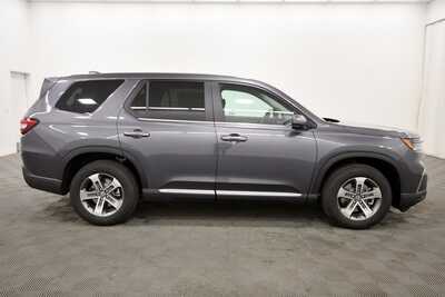 2025 Honda Pilot, $44816. Photo 8