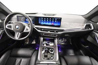 2025 BMW X7, $93499. Photo 3