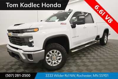 2024 Chevrolet 3500 Crew Cab, $52999. Photo 1