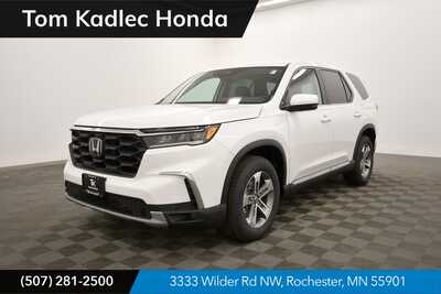 2025 Honda Pilot, $44700. Photo 1