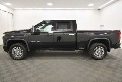 2020 Chevrolet 2500 Crew Cab, $49999. Photo 4