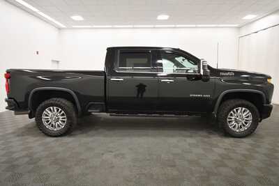 2020 Chevrolet 2500 Crew Cab, $49999. Photo 9