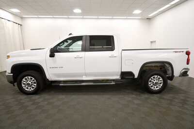 2022 Chevrolet 2500 Crew Cab, $37499. Photo 4