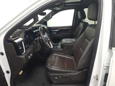 2022 GMC 1500 Crew Cab, $49999. Photo 3