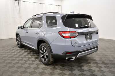 2025 Honda Pilot, $47703. Photo 5