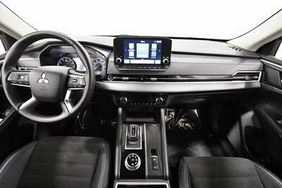 2024 Mitsubishi Outlander, $23499. Photo 3