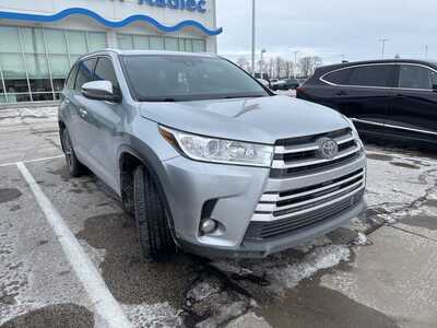 2017 Toyota Highlander, $20499. Photo 2