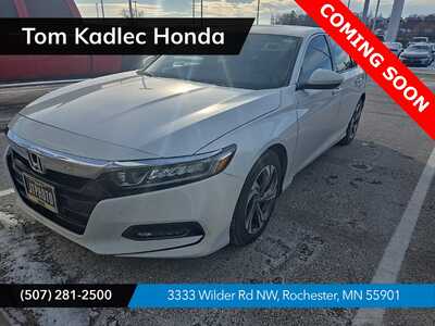 2018 Honda Accord, $19999. Photo 1