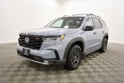 2025 Honda Pilot, $48360. Photo 2