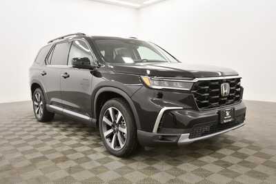 2025 Honda Pilot, $54575. Photo 9