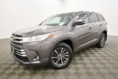 2017 Toyota Highlander, $19249. Photo 2
