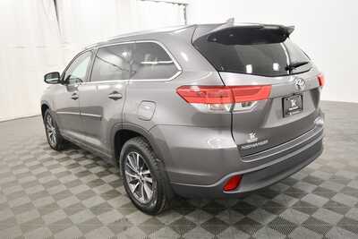 2017 Toyota Highlander, $19249. Photo 5