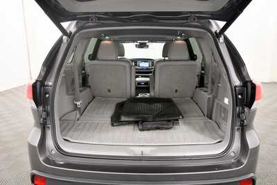 2017 Toyota Highlander, $19249. Photo 7