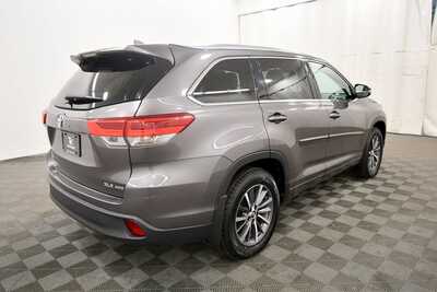 2017 Toyota Highlander, $19249. Photo 8