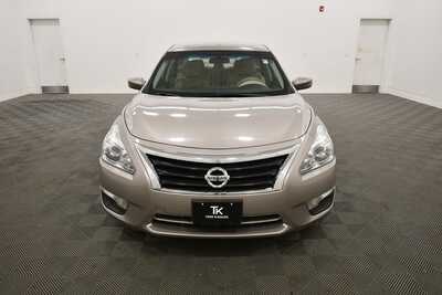 2015 Nissan Altima, $9999. Photo 10