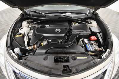 2015 Nissan Altima, $9999. Photo 11
