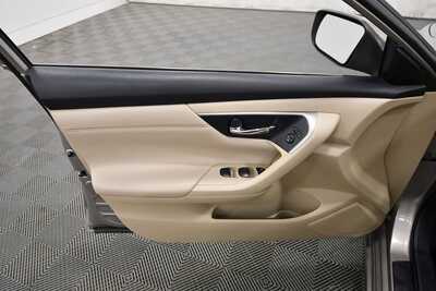 2015 Nissan Altima, $9999. Photo 12