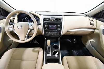 2015 Nissan Altima, $9999. Photo 3