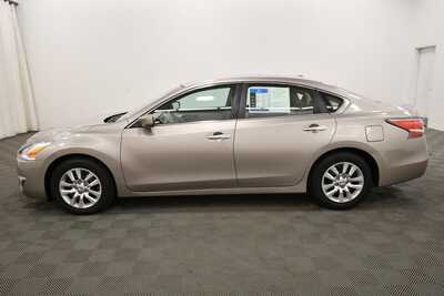 2015 Nissan Altima, $9999. Photo 4