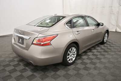 2015 Nissan Altima, $9999. Photo 7