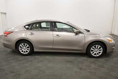 2015 Nissan Altima, $9999. Photo 8