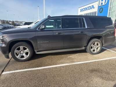 2016 Chevrolet Suburban, $16999. Photo 2