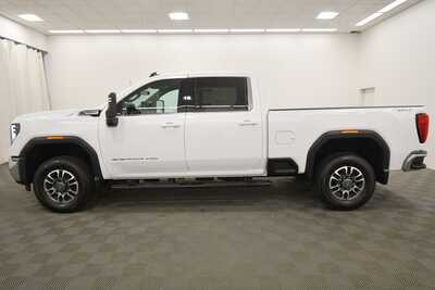 2024 GMC 2500 Crew Cab, $54844. Photo 4