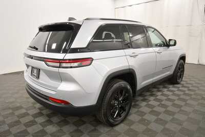 2024 Jeep Grand Cherokee, $29499. Photo 8