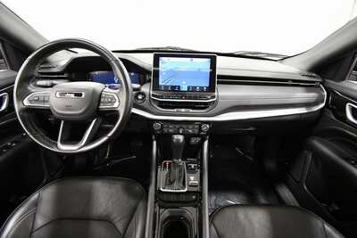 2022 Jeep Compass, $22784. Photo 3