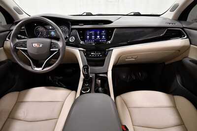 2021 Cadillac XT6, $25395. Photo 3