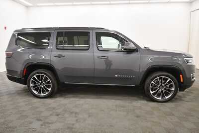 2022 Jeep Wagoneer, $39999. Photo 9
