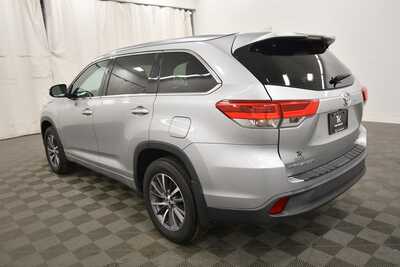 2017 Toyota Highlander, $18499. Photo 5