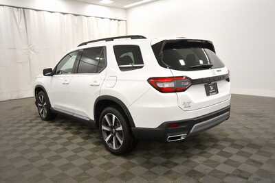 2025 Honda Pilot, $51550. Photo 5