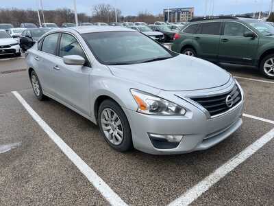 2014 Nissan Altima, $5192. Photo 2