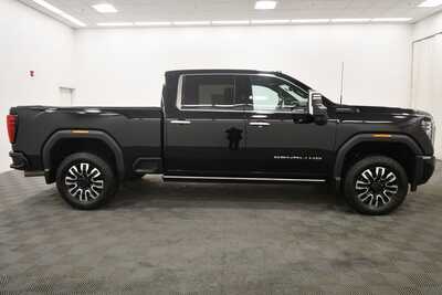 2024 GMC 2500 Crew Cab, $72499. Photo 9